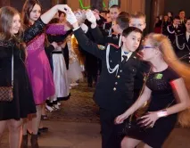 СЕЗОН БАЛІВ У САНКТ-ПЕТЕРБУРГСЬКОМУ СУВОРІВСЬКОМУ ВІЙСЬКОВОМУ УЧИЛИЩІ ПРОДОВЖУЄТЬСЯ санкт-петербургському