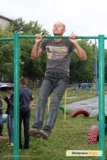 Змагання з підтягування на перекладині змагання
