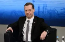 Стало зрозуміло, чому у Медведєва на пенсії «немає грошей» стало