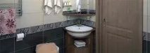 Кутова раковина з тумбою для ванної кімнати. кімнати