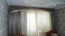 Штори в спальню на стельовий карниз фото з прикладами дизайну стельовий