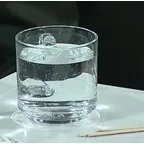 Вибух води у мікрохвильовій печі вибух