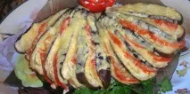 Баклажани запечені в духовці з помідорами та сиром рецепти віялом, човниками та рулетиками. помідорами