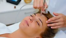 Біоревіталізація обличчя процедура для шкіри гіалуроновою кислотою та лазером процедура