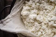 Скільки сиру виходить з 1 літра молока Сир у домашніх умовах скільки