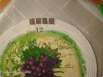 Годинник з мозаїкою з CD-дисків. мозаїкою