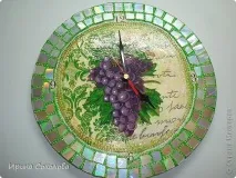 Годинник з мозаїкою з CD-дисків. cd-дисків