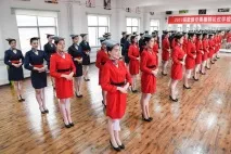 Як китайських стюардес вчать усміхатися, ходити, стояти і сидіти - НОВИНИ У ФОТОГРАФІЯХ китайських