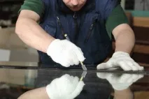 Кухонний стіл на металевих ніжках стіл