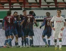феновете напуснаха
