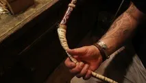 Майстер на всі луки як із рогів та сухожиль роблять зброю - РИА Новости луки