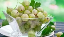 Маска для обличчя з аґрусу, що відбілює та очищає шкіру. маска
