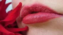 Огляд помади Chanel Rouge Allure Velvet Luminous Matte Lip Colour #58 Rouge Vie та порівняльні chanel
