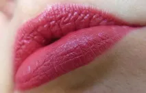 Огляд помади Chanel Rouge Allure Velvet Luminous Matte Lip Colour #58 Rouge Vie та порівняльні rouge