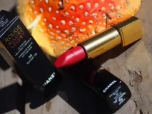 Огляд помади Chanel Rouge Allure Velvet Luminous Matte Lip Colour #58 Rouge Vie та порівняльні помади