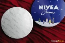 Зволожуючий крем Nivea універсальний На обличчя я мазати не ризикнула, але тіло моє до нього nivea