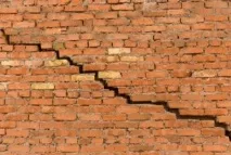 Осідання фундаменту будинку ознаки, причини та методи розв’язання, Будбригада ознаки