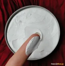 Зволожуючий крем Nivea універсальний На обличчя я мазати не ризикнула, але тіло моє до нього nivea