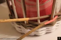 Строкатий кошик, плетений з різнокольорових паперових трубочок, – покроковий майстер-клас з фото паперових