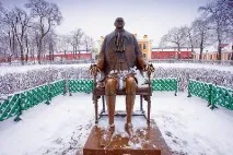 Пам’ятник Петру 1 у Петропавлівській фортеці нетрадиційний образ самодержця петропавлівській