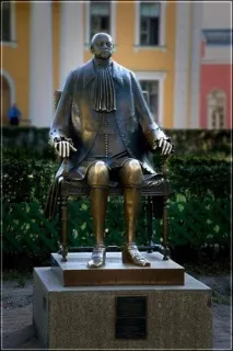 Пам’ятник Петру 1 у Петропавлівській фортеці нетрадиційний образ самодержця петру