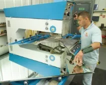 Різання загартованого скла різання