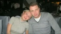 захищає