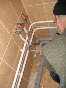 Трійникове розведення води, Добродушний Сантехнік води
