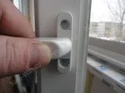 Встановлення двосторонньої балконної ручки двосторонньої
