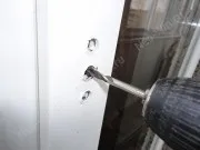 Встановлення двосторонньої балконної ручки встановлення