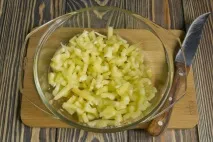 Бефстроганів з курки з цибулею пореєм, рисом, броколі та цвітною капустою курки