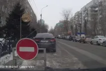 Двоє новосибірців розпочали боротьбу з могутнім міським чиновником та захопленням паркування на вулиці — за допомогою скандальних роликів у YouTube боротьбу