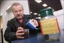 Євген Левковський лікує серцеві хвороби трав’яною пастою, Новини на лікує
