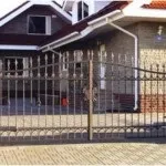 Варіанти оформлення кованих огорож кованих