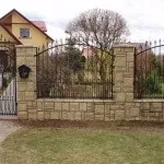 Варіанти оформлення кованих огорож оформлення