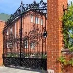 Варіанти оформлення кованих огорож оформлення