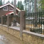 Варіанти оформлення кованих огорож паркану