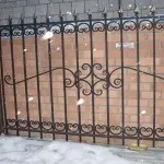 Варіанти оформлення кованих огорож паркану
