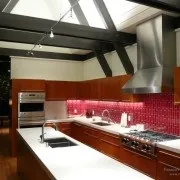 Інтер’єр та дизайн кухні в червоному кольорі сучасні та практичні ідеї кухні