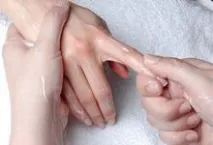Як боротися з тріщинами та мозолями на руках мозолями