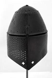 каски история