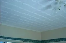 залепите таванни плочки