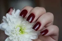 Як вибрати лак для нігтів дуже