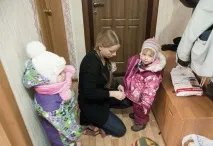 облече накарате