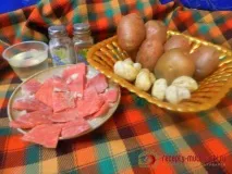 Картопля-гармошка зі свининою та грибами у мультиварці картопля