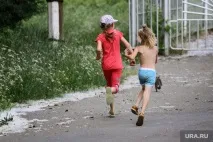 У Кургані діти кидаються під колеса автомобіля дітей