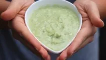 Маска для обличчя з авокадо обличчя