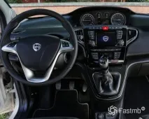 Нова Lancia Ypsilon ціна, характеристики lancia