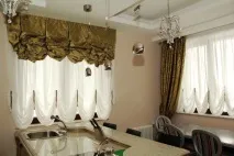 Штори в інтер’єрі на кухні фото сучасних фасонів, відповідні матеріали та ідеї декорування інтер