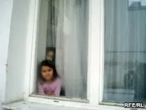 Сім’я казахського біженця чекає на депортацію з Чехії після втечі до Швеції після